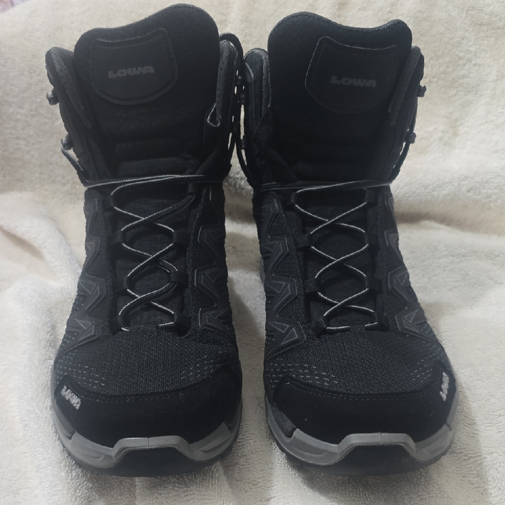 Beautiful Like New Lowa Black Trail Hiking Boots with Gray Outsole